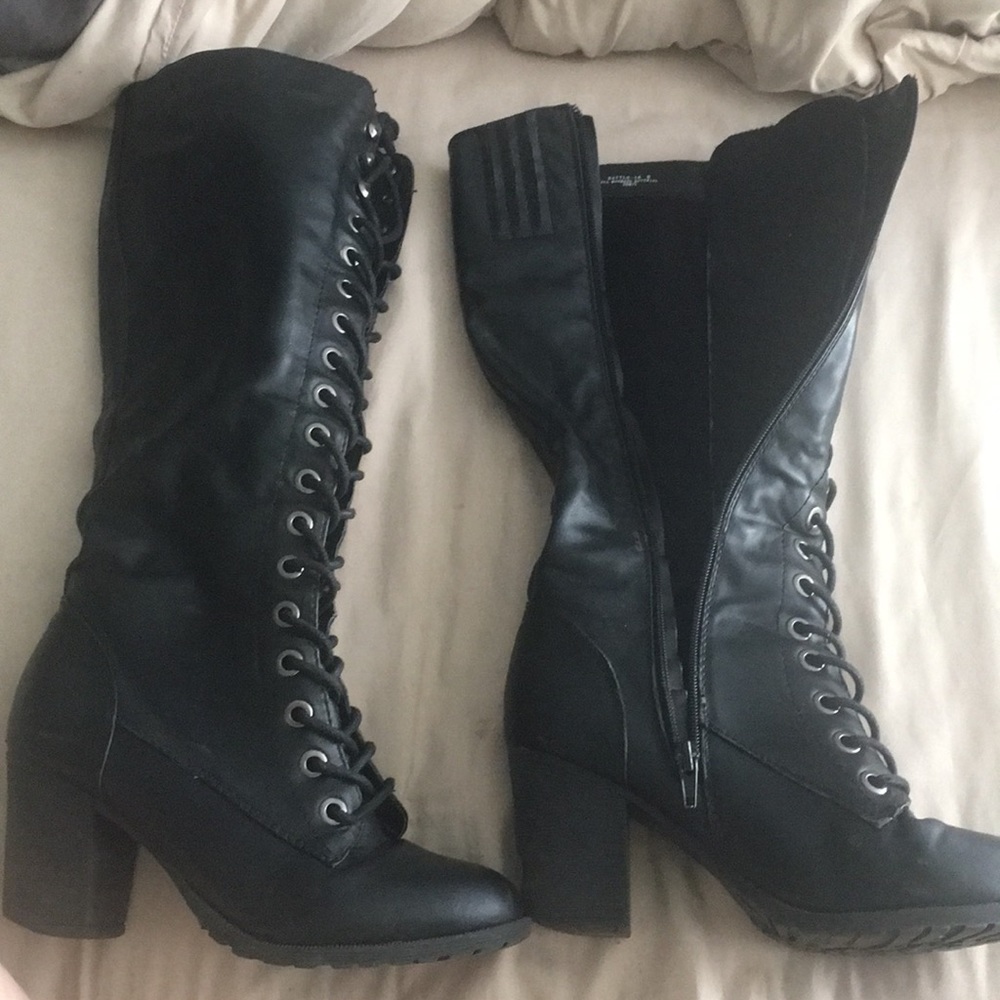 ✨free with bundle✨ high black lace up boots
